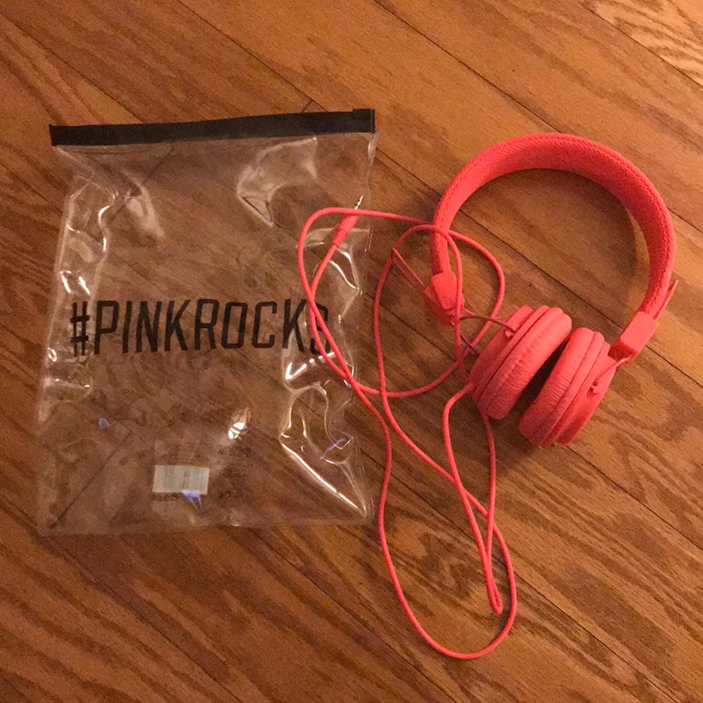 PINK Victoria’s Secret headphones, like new in pkg